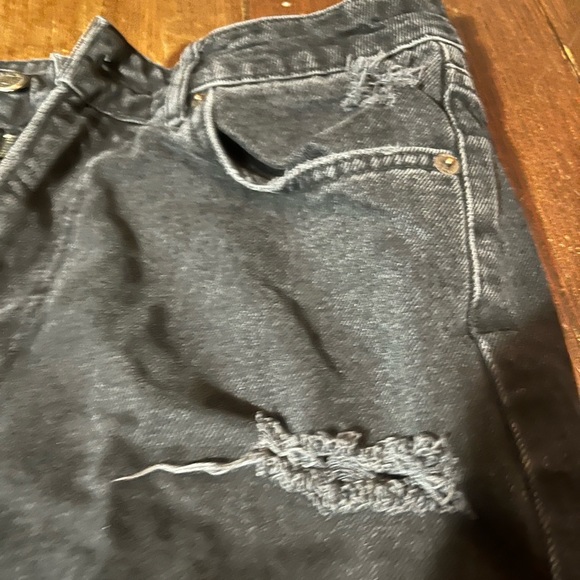 Stradivarius ripped, black mom jeans. US size 06 - Picture 6 of 7